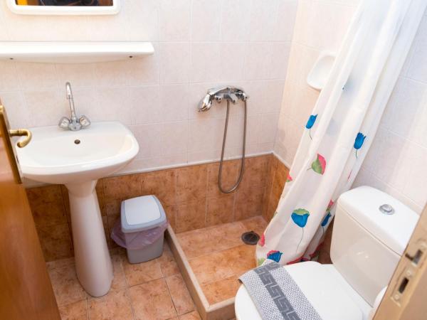 Spot Hotel : photo 6 de la chambre chambre 4 au 1er Étage 