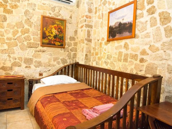 Spot Hotel : photo 3 de la chambre chambre 8 au 1er Étage 