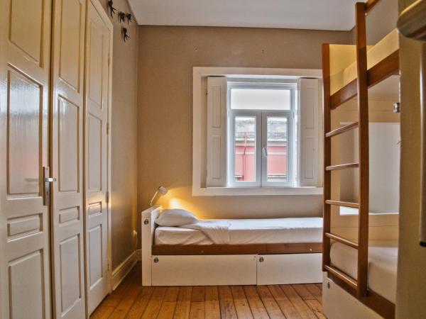 Porto Spot Hostel : photo 1 de la chambre lit dans dortoir de 3 lits