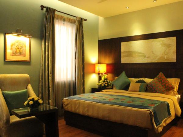 juSTa MG Road : photo 5 de la chambre suite