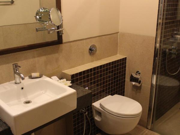 juSTa MG Road : photo 6 de la chambre suite