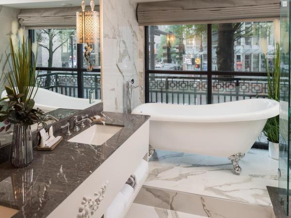 The Ivey's Hotel : photo 6 de la chambre suite lit king-size avec balcon