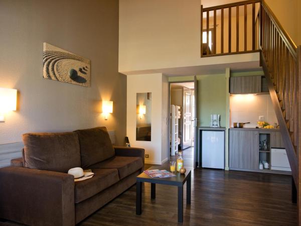 SOWELL Family Les Amandiers : photo 1 de la chambre chambre quadruple en duplex