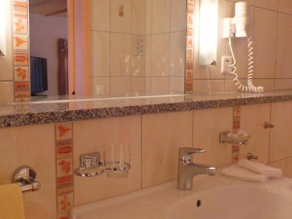 Garni Soldanella : photo 4 de la chambre chambre double supérieure avec balcon