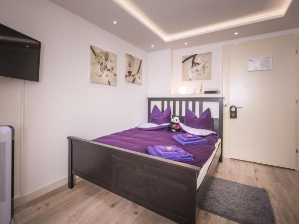 Max Aviation Villa & Apartments : photo 3 de la chambre chambre lit queen-size supérieure - villa