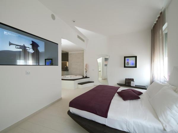 Aparthotel Duomo : photo 1 de la chambre appartement de luxe avec baignoire spa