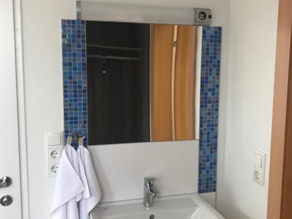 Montagehotel Bed & Steel : photo 9 de la chambre chambre simple avec salle de bains privative