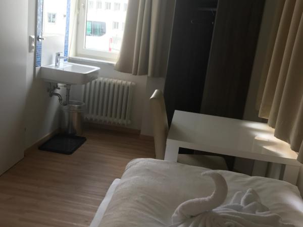 Montagehotel Bed & Steel : photo 1 de la chambre chambre simple avec salle de bains privative