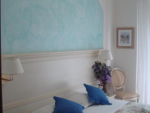 Hotel Arcade : photo 1 de la chambre chambre double ou lits jumeaux avec accès à la plage