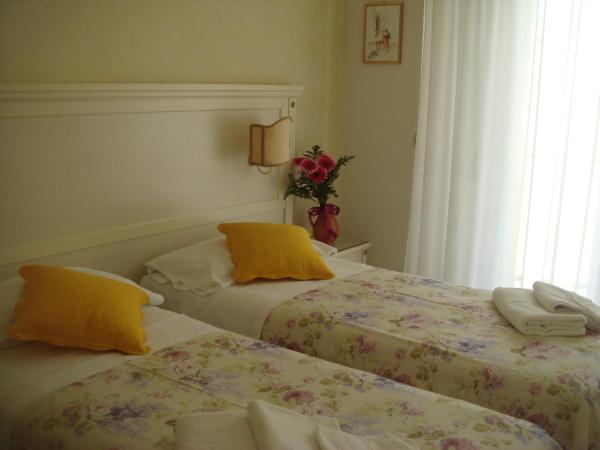 Hotel Arcade : photo 3 de la chambre chambre double ou lits jumeaux avec accès à la plage