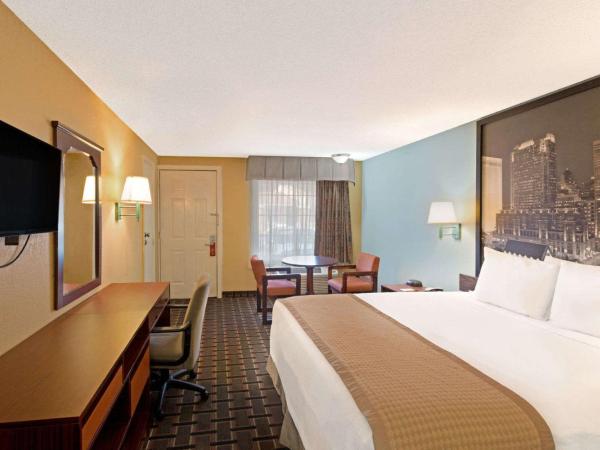 Rodeway Inn Charlotte Airport Area : photo 2 de la chambre chambre lit king-size - non-fumeurs