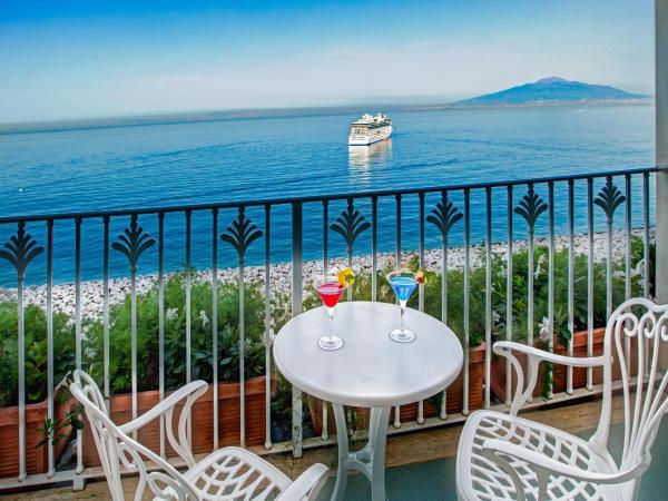 Grand Hotel Riviera : photo 4 de la chambre chambre double ou lits jumeaux deluxe - vue sur mer