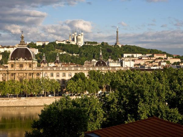 Best Western Hotel du Pont Wilson : photo 1 de la chambre suite lit queen-size - vue panoramique