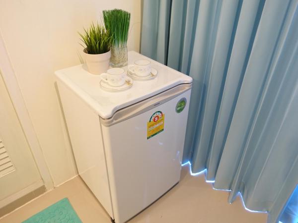 Pace Residence Pattaya : photo 10 de la chambre chambre double avec balcon