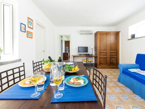 Relais Regina Giovanna : photo 7 de la chambre appartement 1 chambre - vue sur jardin - bâtiment séparé