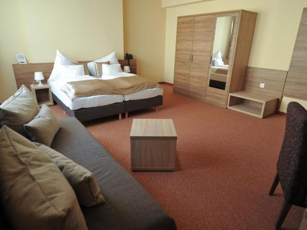 Centrooms Eger : photo 3 de la chambre chambre triple standard