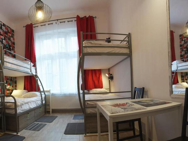 Hostel Lwowska 11 : photo 2 de la chambre lit dans dortoir mixte de 6 lits