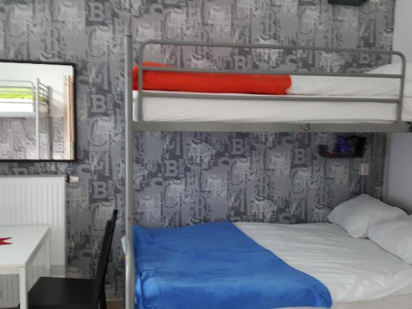 Hostel Lwowska 11 : photo 5 de la chambre lit dans dortoir mixte de 5 lits