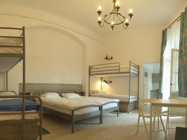 Hostel Lwowska 11 : photo 2 de la chambre appartement avec balcon