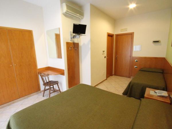 Hotel Zara Napoli : photo 6 de la chambre chambre triple