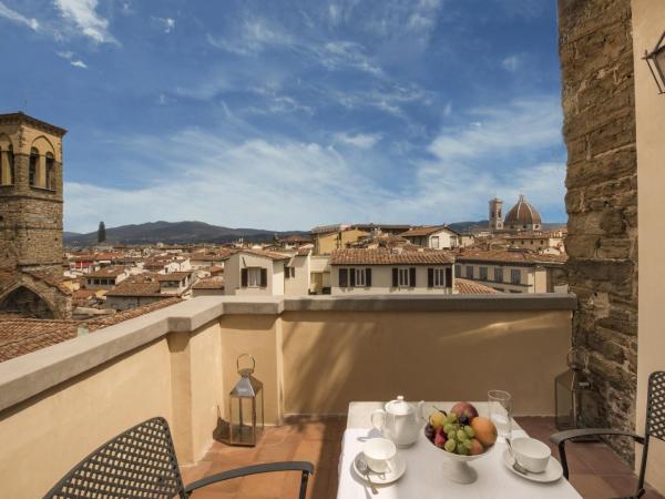 Antica Torre Di Via Tornabuoni 1 : photo 7 de la chambre chambre double ou lits jumeaux avec balcon