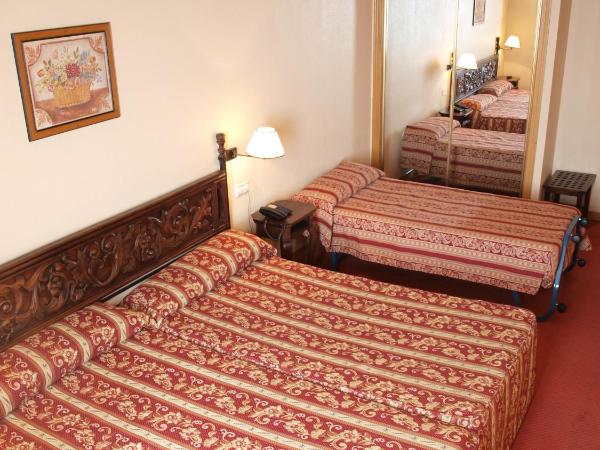 Hotel Don Luis : photo 1 de la chambre chambre lits jumeaux avec lit d’appoint - 301