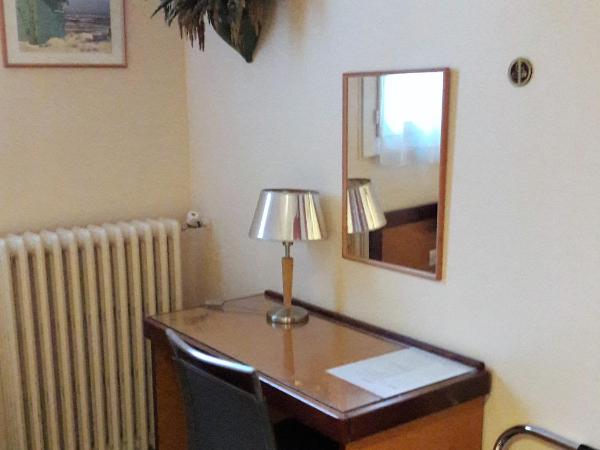 Hotel les Troenes : photo 1 de la chambre chambre simple - vue sur jardin