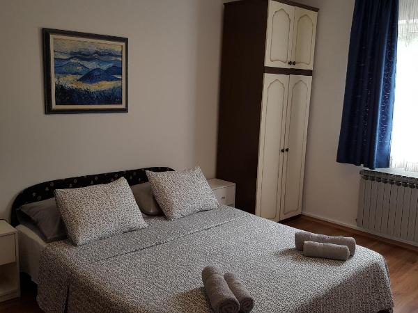 Guest House Jole : photo 1 de la chambre chambre double avec terrasse - vue sur jardin