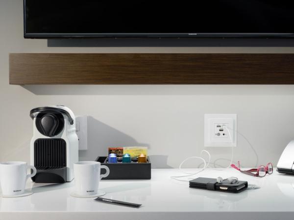 LUMA Hotel - Times Square : photo 1 de la chambre chambre avec 2 lits queen-size adaptée aux personnes malentendantes/malvoyantes - baignoire accessible aux personnes à mobilité réduite - vue sur horizon 