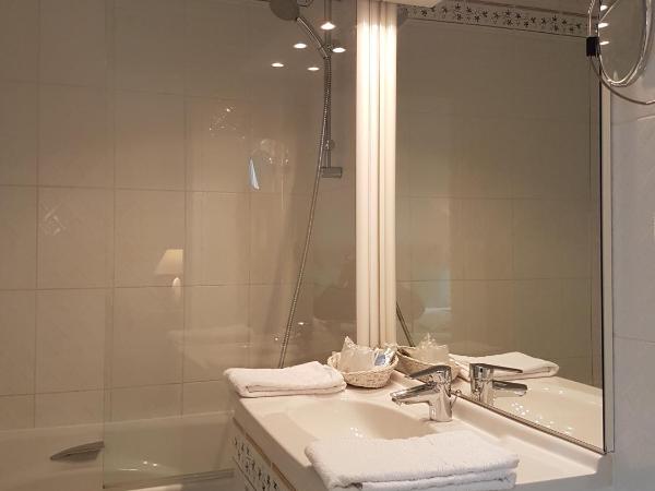 Kyriad Saumur Hyper Centre Hôtel Appartements et SPA soins Sothys Paris : photo 5 de la chambre chambre double supérieure