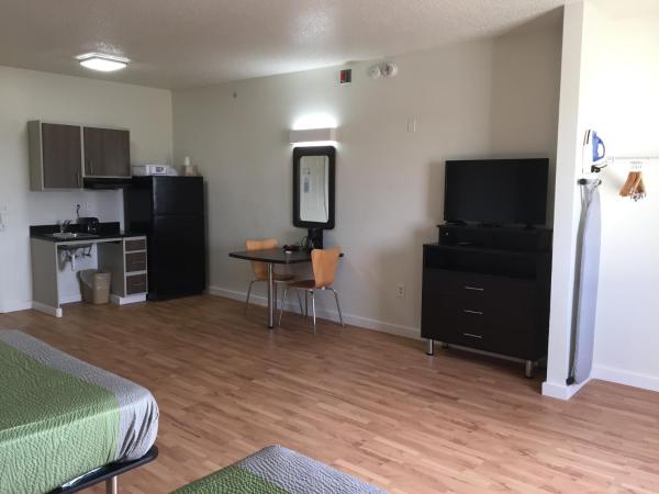 Studio 6-Dallas, TX : photo 10 de la chambre suite lit queen-size de luxe - non-fumeurs