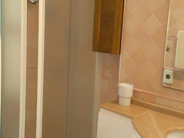 Hotel Glenn : photo 3 de la chambre chambre quadruple