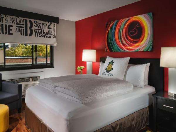 Staypineapple, Hotel FIVE, Downtown Seattle : photo 1 de la chambre chambre lit queen-size deluxe