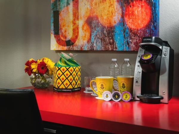 Staypineapple, Hotel FIVE, Downtown Seattle : photo 2 de la chambre chambre lit queen-size deluxe