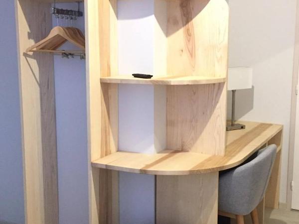 Hôtel du Bout du Monde : photo 2 de la chambre chambre double avec salle de bains et toilettes privatives séparées