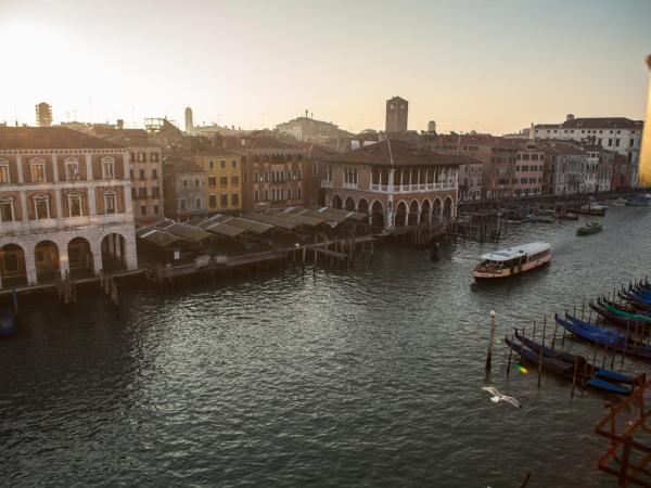 Locanda Ai Santi Apostoli : photo 7 de la chambre chambre double supérieure avec vue sur le grand canal 