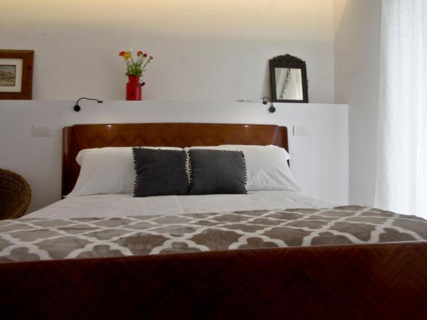 Limen Matera Guesthouse : photo 9 de la chambre chambre lit king-size avec balcon