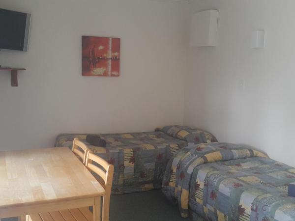 Camellia Court Family Motel : photo 6 de la chambre appartement (5 adultes)
