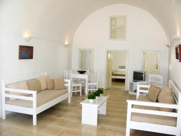 Nomikos Villas : photo 3 de la chambre appartement traditionnel près de la piscine