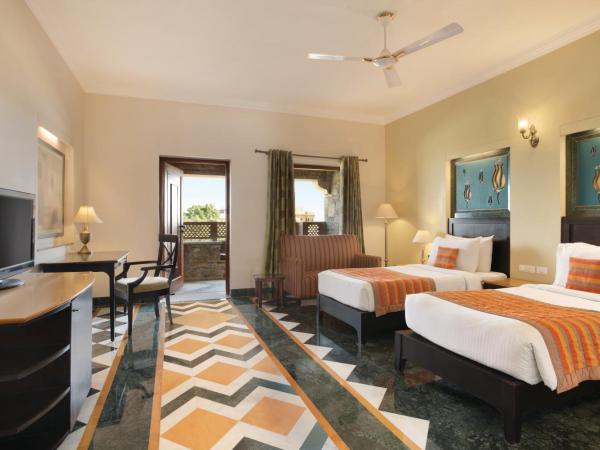 Ramada Udaipur Resort & Spa : photo 5 de la chambre super deluxe room with private sitting area, garden and city views (avail 10% discount on f&b service, laundry, & spa)