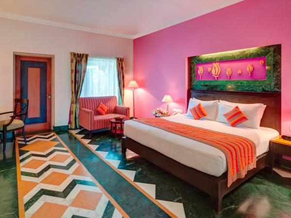 Ramada Udaipur Resort & Spa : photo 3 de la chambre deluxe room with private sitting area and garden view (avail 10% discount on f&b service, laundry, & spa)