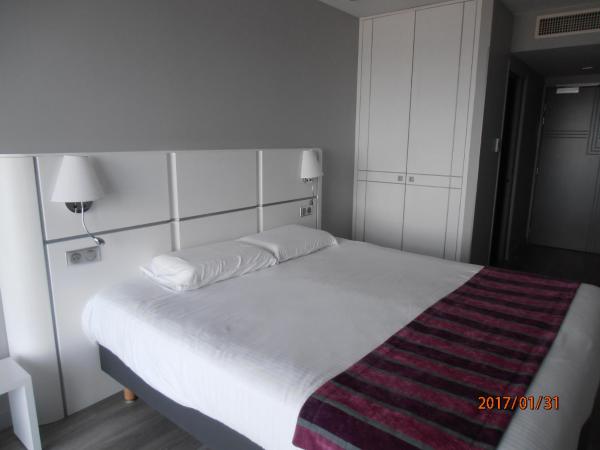 Hôtel Valencia : photo 4 de la chambre chambre double ou lits jumeaux supérieure - vue sur mer
