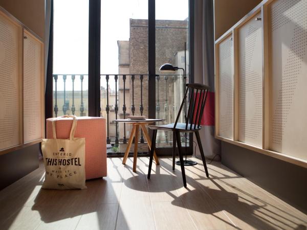 TOC Hostel Barcelona : photo 8 de la chambre lit dans dortoir mixte de 8 lits