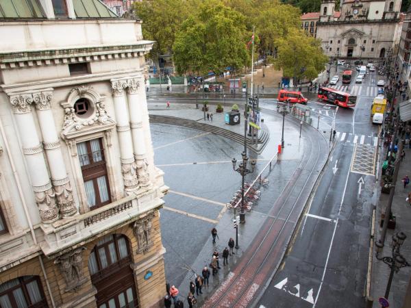 Petit Palace Arana Bilbao : photo 1 de la chambre chambre double – vue sur ville