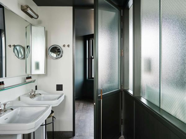 The Robey, Chicago, a Member of Design Hotels : photo 10 de la chambre suite lit king-size