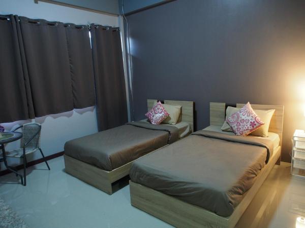 Sriyanar Place : photo 6 de la chambre chambre lits jumeaux avec balcon