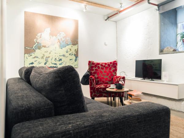 Reykjavík Treasure B&B : photo 3 de la chambre chambre double avec salle de bains privative