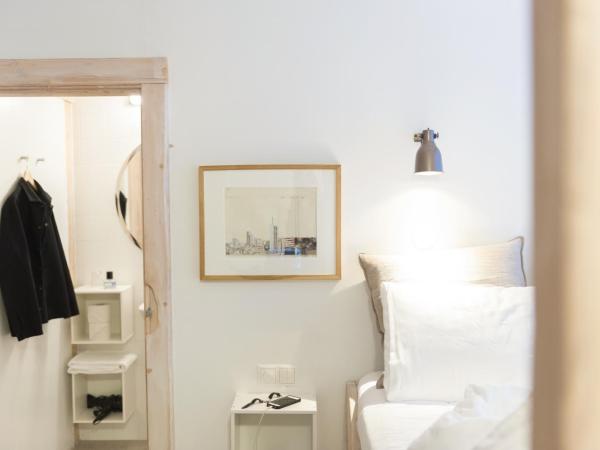 Reykjavík Treasure B&B : photo 5 de la chambre chambre double avec salle de bains privative