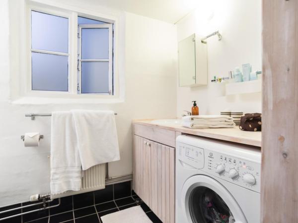 Reykjavík Treasure B&B : photo 9 de la chambre chambre double avec salle de bains privative