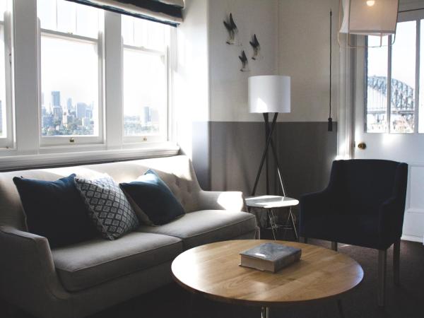 Hotel Palisade : photo 3 de la chambre suite lit queen-size regi james avec balcon